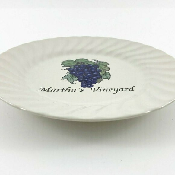 Souvenir Plate, Martha's Vineyard. White. Gloss Finish. 6". Excellent Condition! - Picture 3 of 4